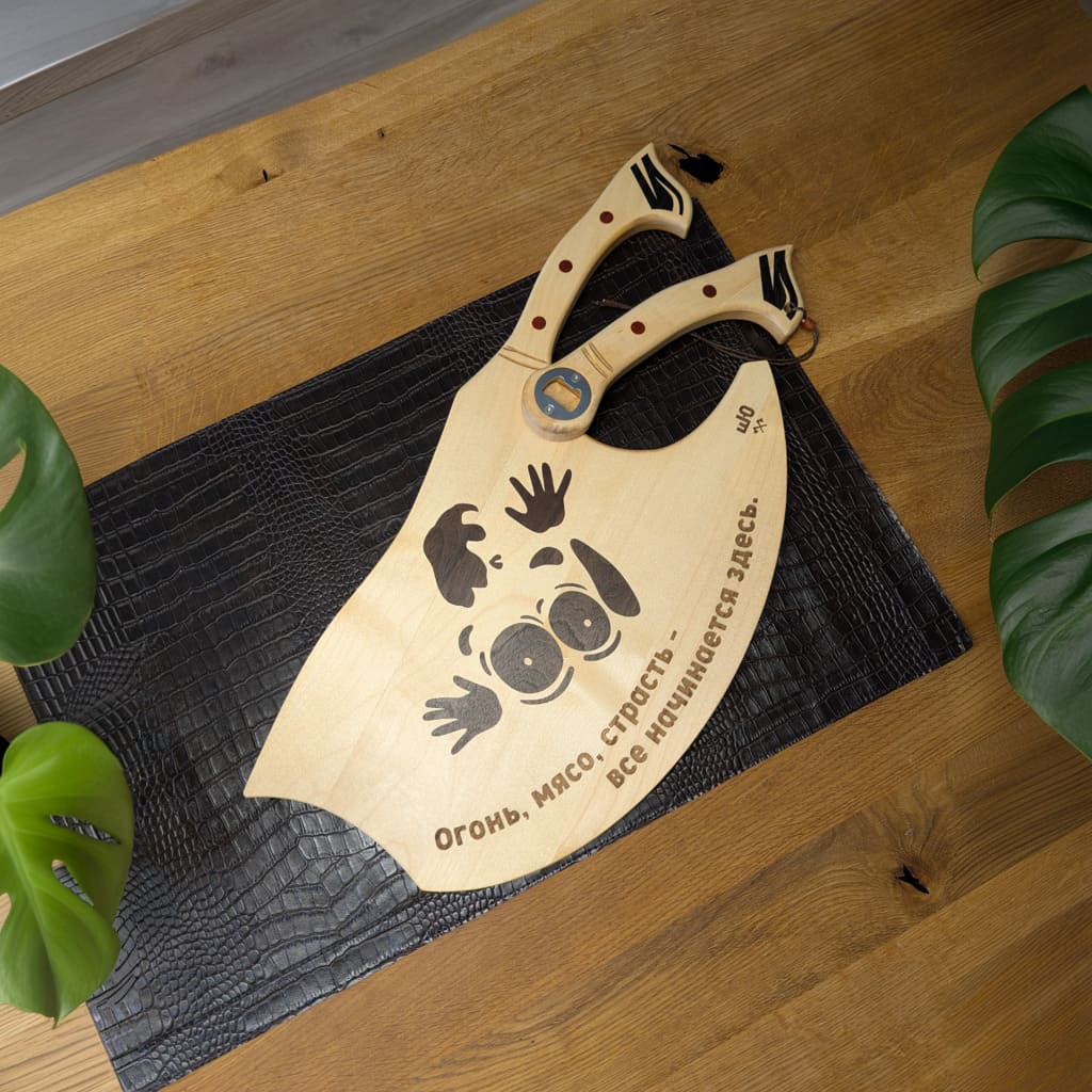 Die große Wooden-Axe aus Ahorn mit Nussbaum Inlays.